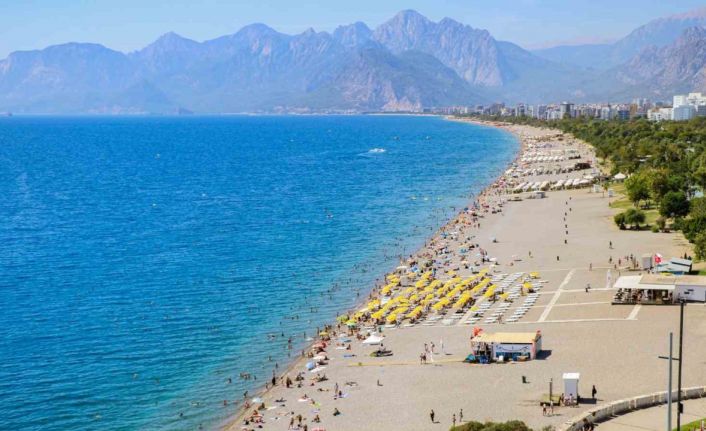 Antalya’da Eylül sıcakları: Termometreler 38 dereceyi gördü