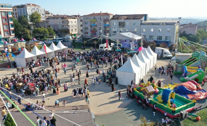 Arnavutköy’de Çocuk Oyunları ve Oyuncakları Festivali’nden renkli görüntüler