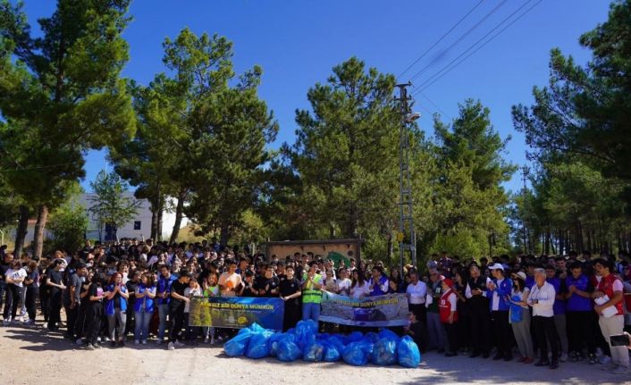 Atatürk Ormanı’ndan bir kamyon çöp toplandı