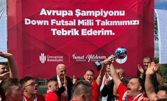 Avrupa şampiyonu Down Sendromlu Futsal Milli Takımı, Ümraniye’de coşkuyla karşılandı