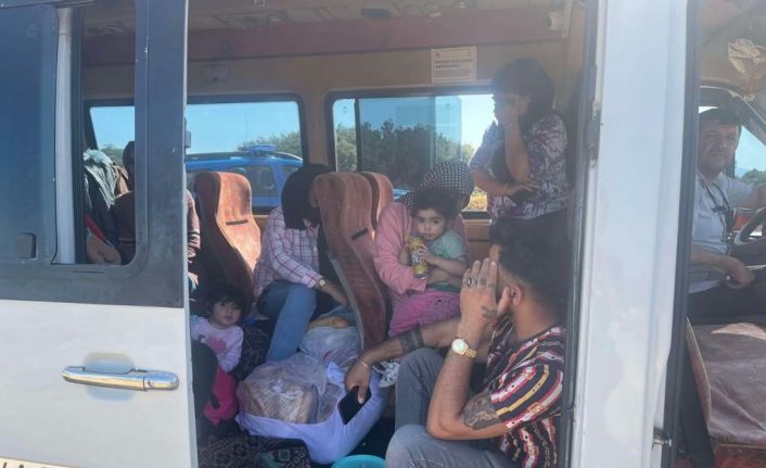 Ayvacık’ta 19 kaçak göçmen ile 1 göçmen kaçakçısı yakalandı