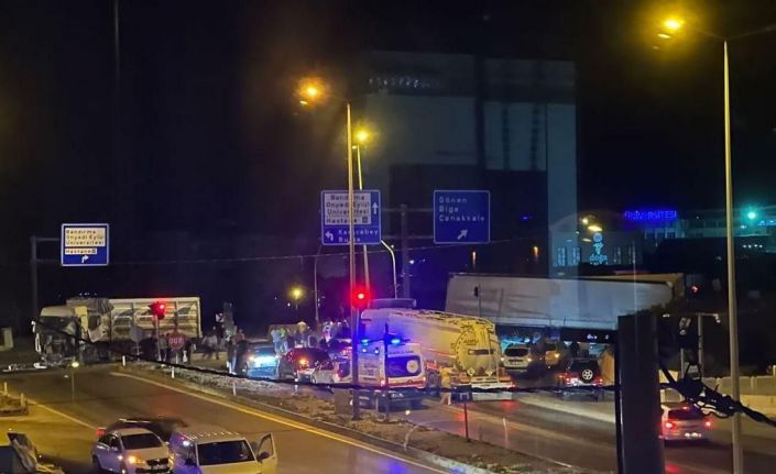 Bandırma’da ışık ihlali kazaya neden oldu: 2 tır çarpıştı