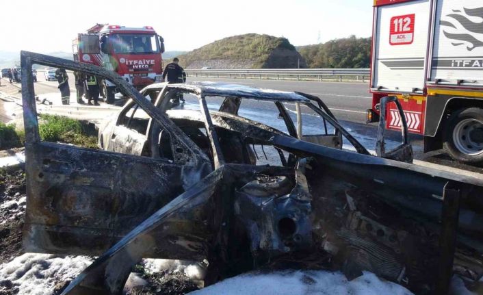 Bariyerin içinden geçen otomobil alev aldı: Ölümden döndüler