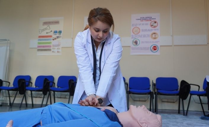 BARÜ’de ilk yardımda bir ilk