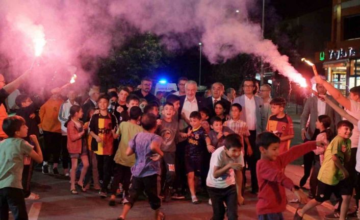 Başkan Başdeğirmen’e mahalle ziyaretinde coşkulu karşılama