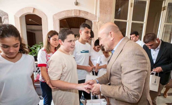 Başkan Soyer, görme engelli milli takım sporcularını ağırladı
