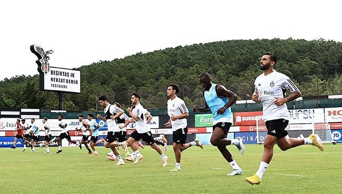 Beşiktaş’ta Eric Bailly, takımla ilk antrenmanına çıktı