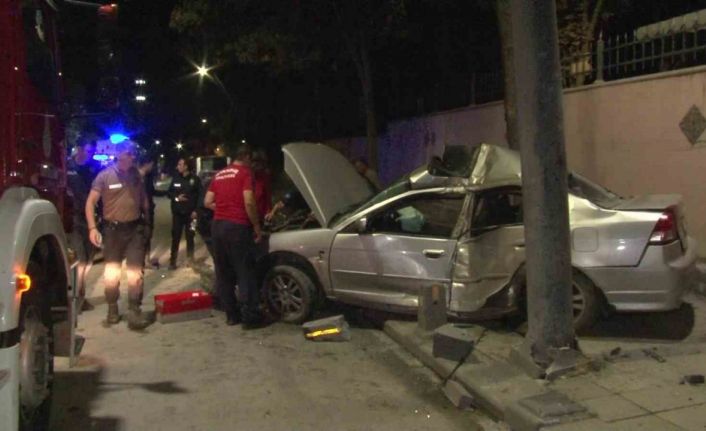 Beykoz’da kontrolden çıkan araç aydınlatma direğine çarparak durabildi: 1 yaralı