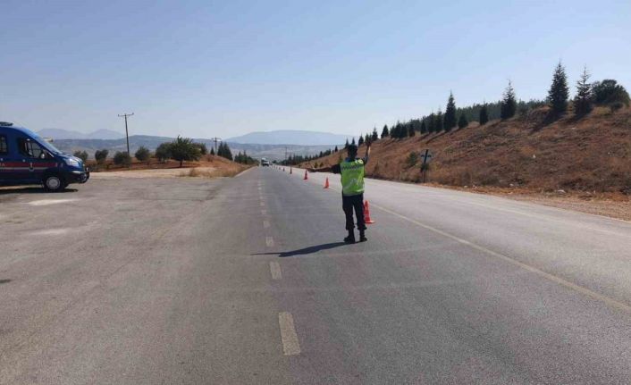 Bilecik’te arama kaydı bulunan 2 kişi yakalandı