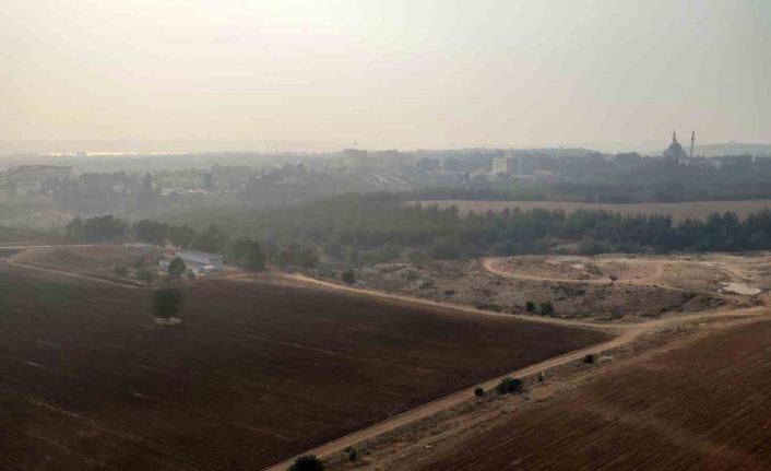 Bilinçsiz çiftçinin yaktığı anız, Adana’yı boğuyor