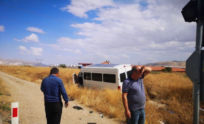 Burdur’da otomobil ile minibüs çarpıştı: 5 yaralı