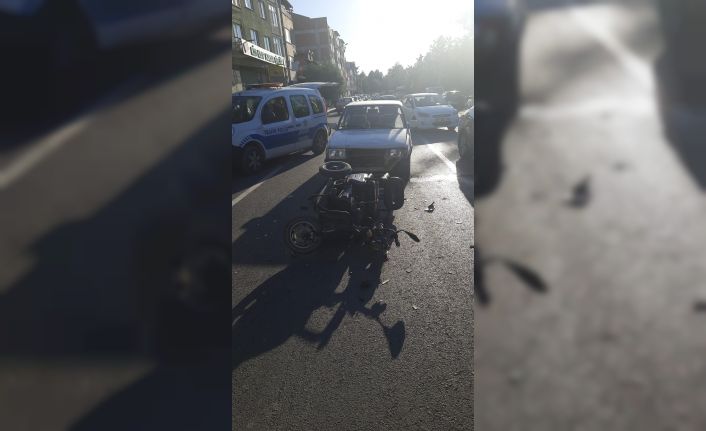 Burdur’da otomobille çarpışan motosiklet sürücüsü ağır yaralandı