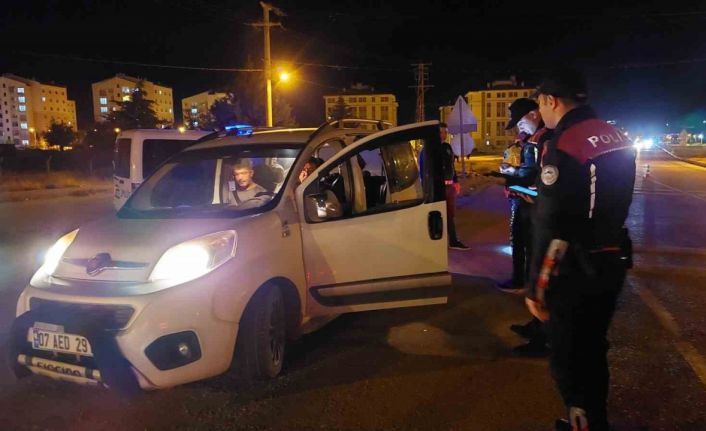 Burdur’da polisin şok uygulamasında 2 ruhsatsız silah ele geçirildi