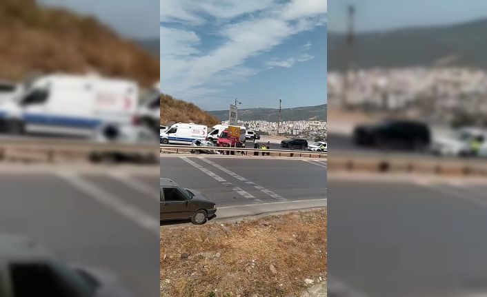 Bursa’da bariyerlere giren araç kullanılamaz hale geldi : 2 yaralı