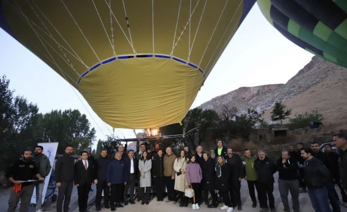 Büyükelçiler ve diplomatlar Soğanlı semalarında balon turu yaptı