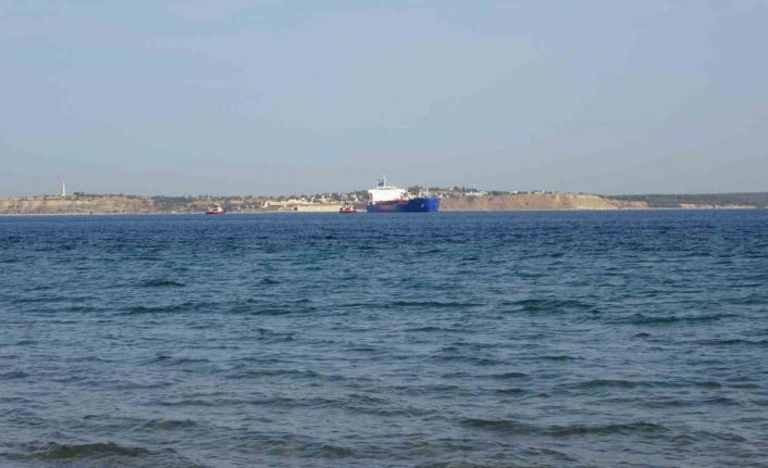 Çanakkale Boğazı’nda makine arızası giderilen tanker Bozcaada demir sahasına götürüldü