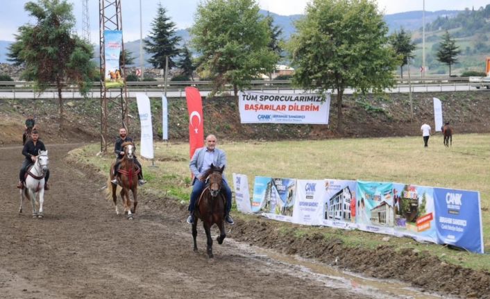 Canik atları dörtnala koştu