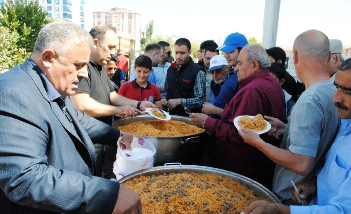 ÇESOB 10 bin kişiye ahilik pilavı ikram etti