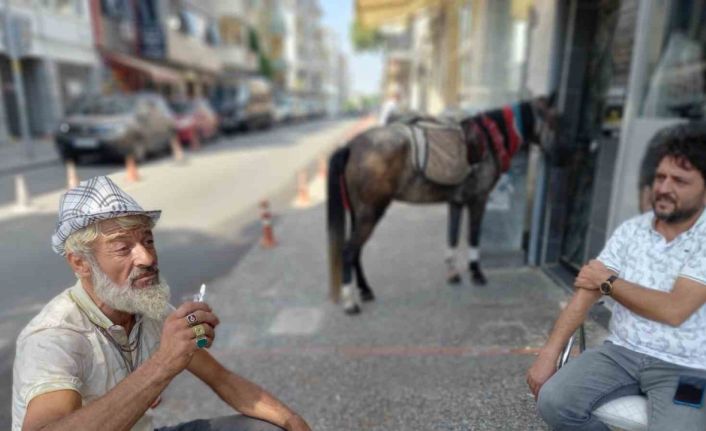 Cezalardan yılmayan atlı kovboy yeni atıyla sahnede