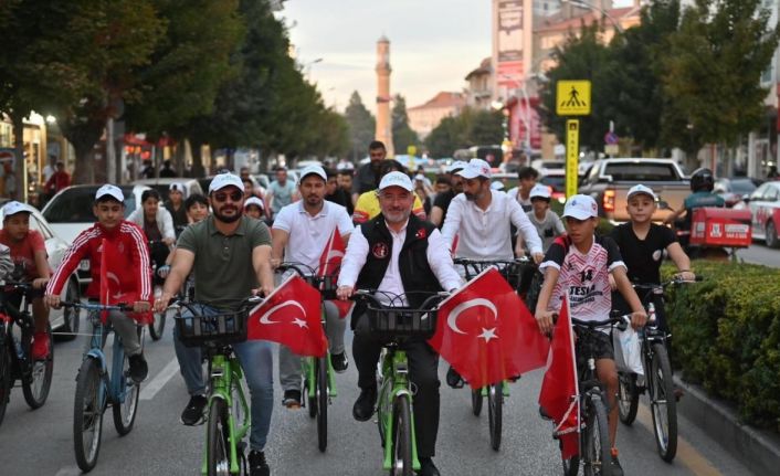 Çorum Belediyesi bisikletle şehir turu düzenledi