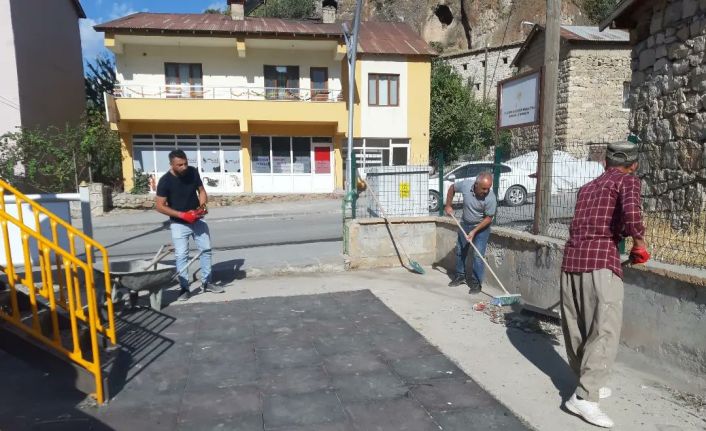 Çukurca Belediyesi çocuk parklarını yeniliyor