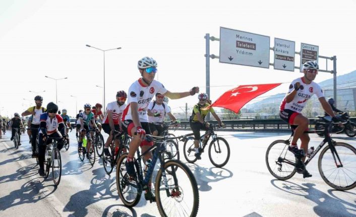 Cumhuriyet için Tophane’den Mudanya’ya pedal çevirdiler