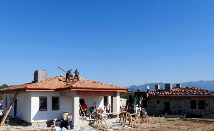 Depremin ağır yara bıraktığı Samandağ’da köy evlerinin yapımına başlandı