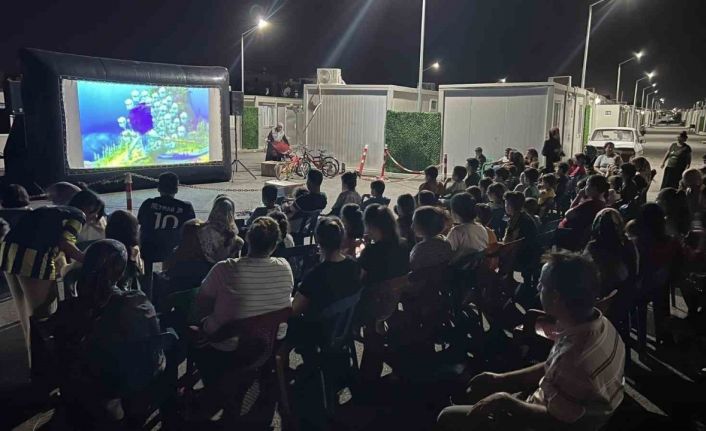 Depremzede çocuklar sinema etkinliğinde buluştu