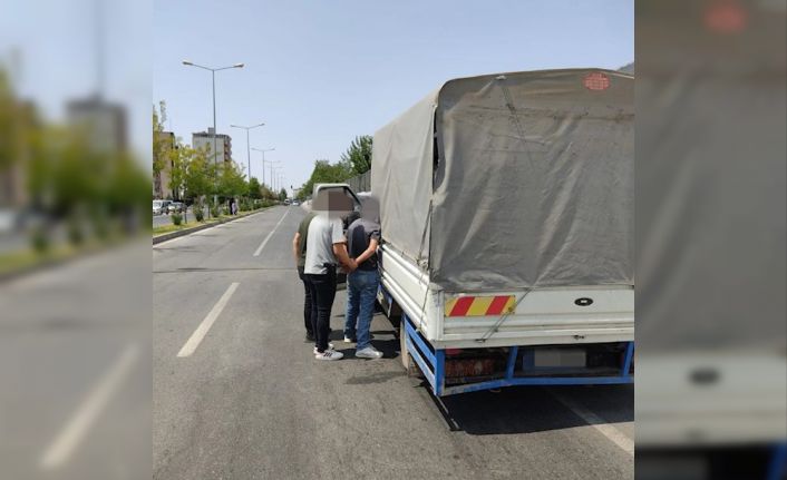 Diyarbakır’da 6 göçmen kaçakçısı tutuklandı