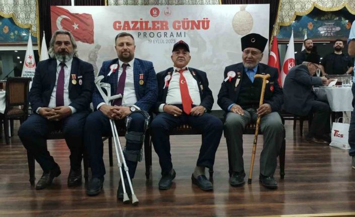 Dört kuşak gaziler aynı fotoğraf karesinde