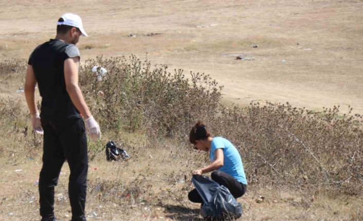 Dünya Temizlik Günü’nde gönüllüler bir araya geldi çevreyi temizledi