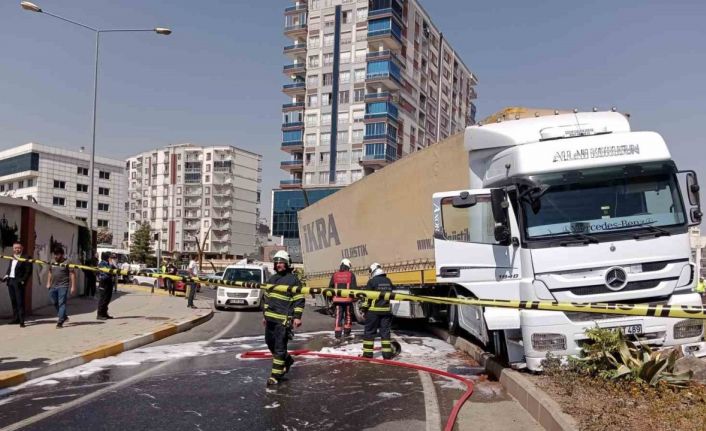 ’Dur’ ihtarına uymayan tır sürücüsü, lastiklere ateş edilerek durduruldu