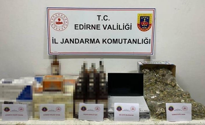 Edirne’de otobüste 300 bin liralık kaçak ürün yakalandı