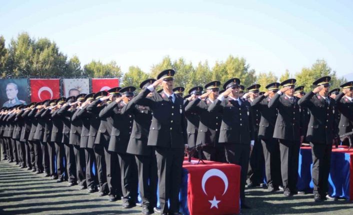 Eğitimleri başarıyla tamamlayan astsubay adayları yemin etti