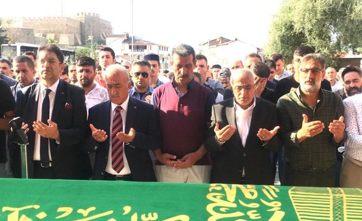 Erzurum’un sevilen iş insanı Abdurrezzak Cellat son yolculuğuna uğurlandı