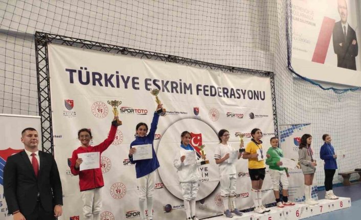 Eskişehirli sporcular eskrimde 3 derece aldı