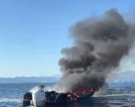 Fethiye’de bot yangını