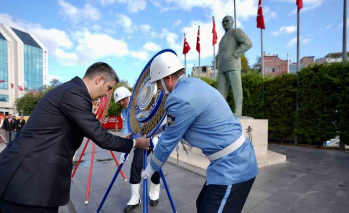 Gaziler Günü’nde Kartal’da Atatürk Anıtı’na çelenk sunuldu