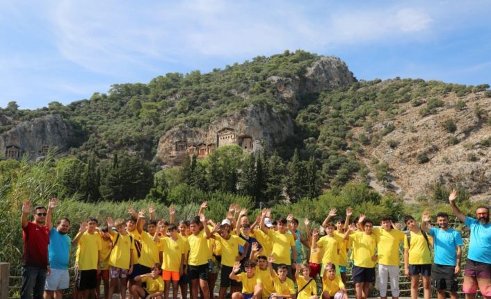 Gençler kamp ateşini Köyceğiz’de yaktı