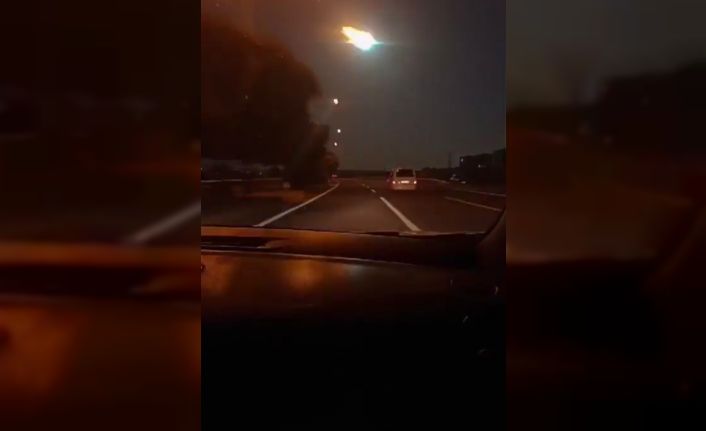 Gökyüzünde heyecanlandıran görüntü: Elazığ’da meteor düştü iddiası