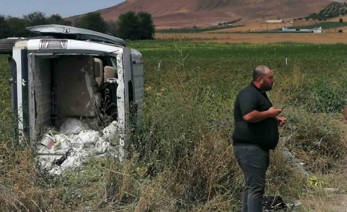 Hafif ticari araç devrildi: 5 Yaralı