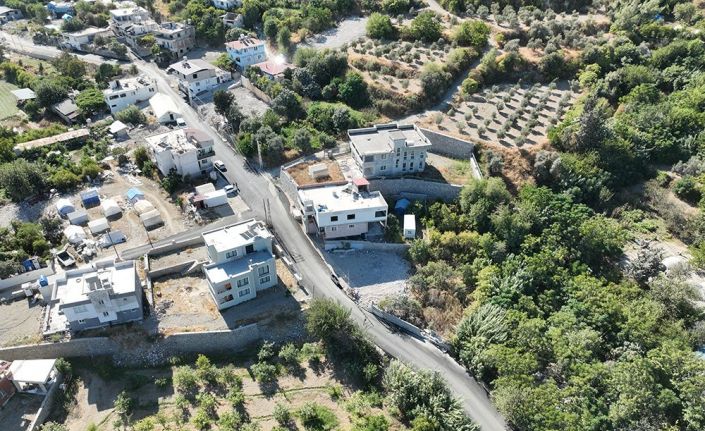 Hatay Büyükşehir Belediyesi beton asfalt çalışmalarına devam ediyor