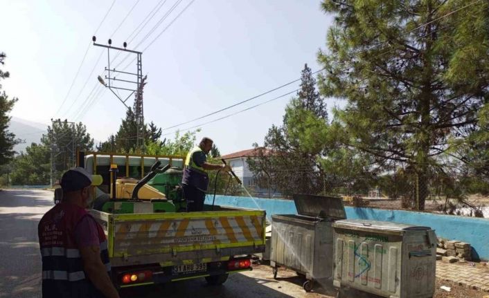 Hatay Büyükşehir Belediyesi, haşerelerle gece gündüz mücadele ediyor