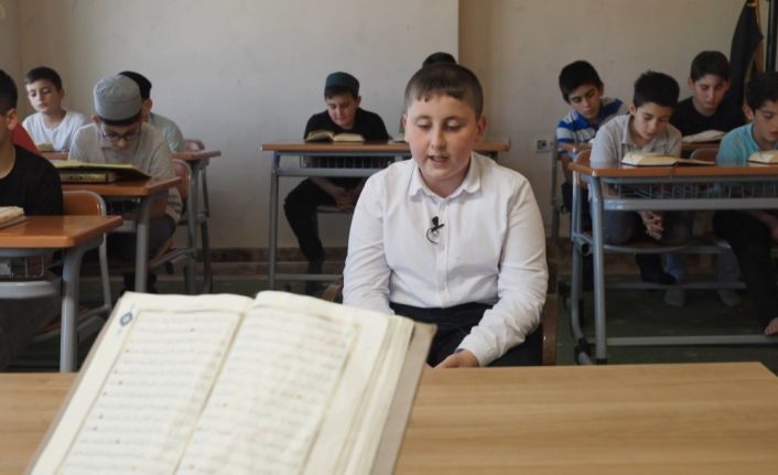 Hıfzını 9 ay gibi kısa sürede tamamlayan hafız göz doldurdu