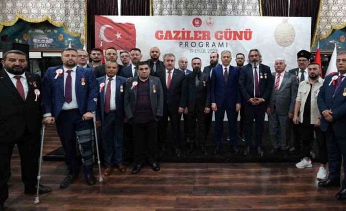 İçişleri Bakanı Ali Yerlikaya, gazilerle yemekte bir araya geldi