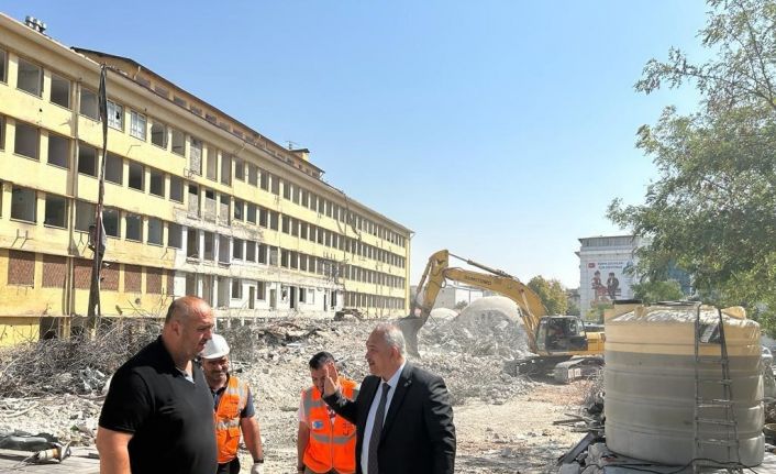 İl Başkanı Çetin, tarih yıkımı yerinde inceledi