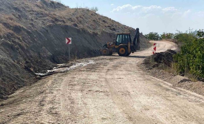 İlçelerde bağlantı yollarının ulaşımı iyileştiriliyor