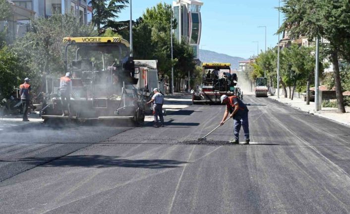 Isparta Belediyesi asfalt ve kaldırım yenileme çalışmaları