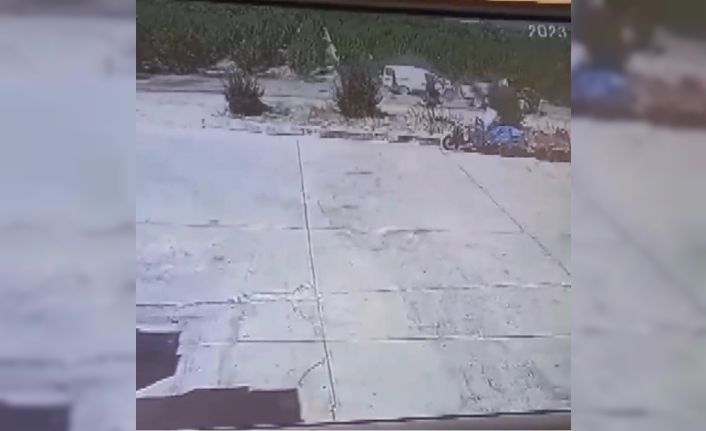 Isparta’da hafif ticari aracın çarptığı traktör devrildi: 2 yaralı