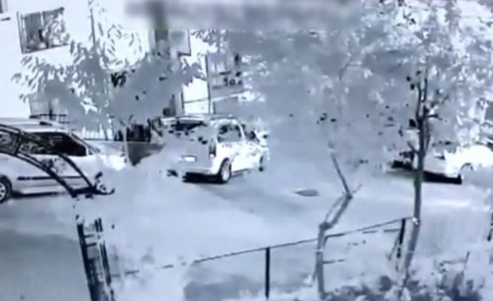 İstanbulda kundakçı üvey kardeş dehşeti: Kardeşinin evini benzin döküp yaktı